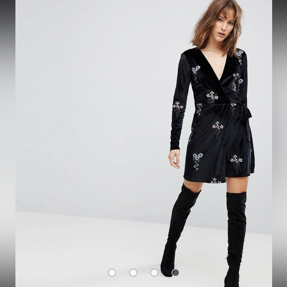 stradivarius Dresses & Skirts - Stradivarius Floral Embroidered Wrap Dress. Size S